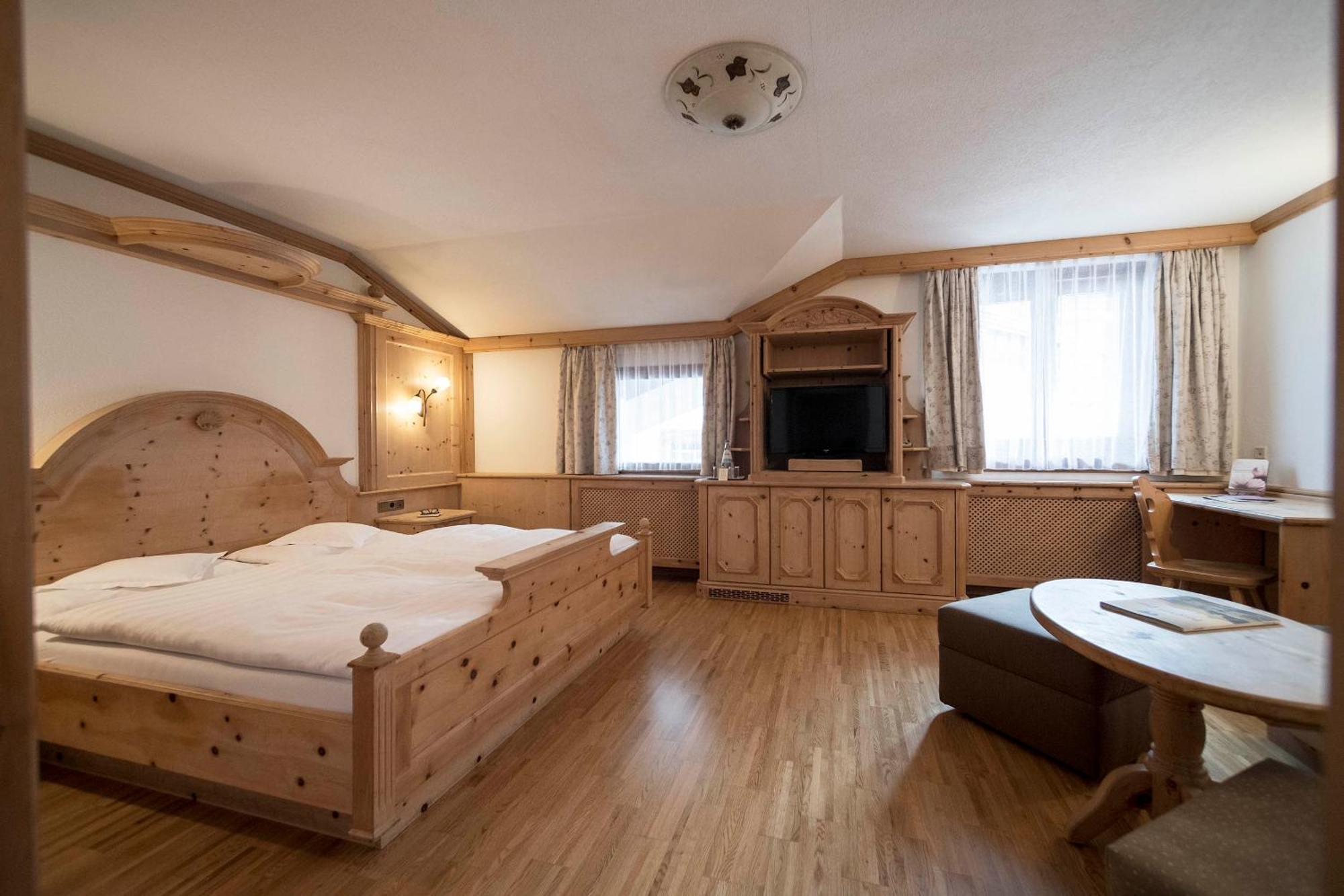 Posta Zirm Hotel Corvara In Badia Ngoại thất bức ảnh